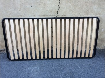 2 sommiers - 1 métal 1 lattes en bois